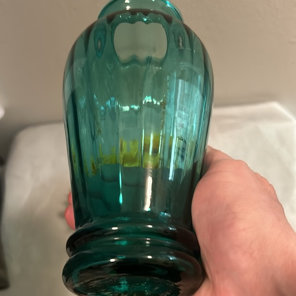 Gorgeous, Emerald Green Vase. 7.5” - Picture 8 of 9